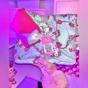 SOLD THANK YOU! 🪽Sanrio Hello Kitty Pink and Blue Plush pajama Set